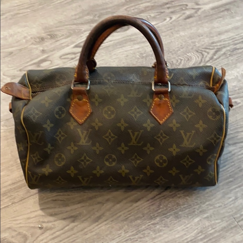 Louis Vuitton speedy